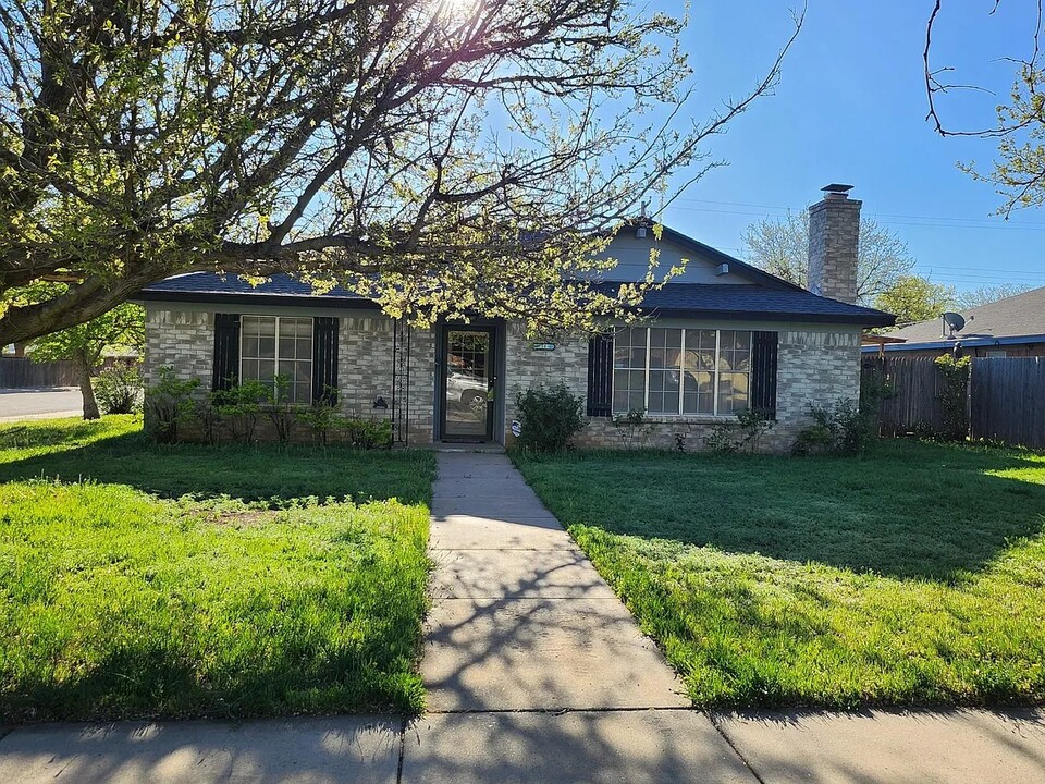 1301 La Paloma St in Amarillo, TX - Foto de edificio