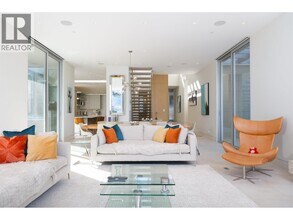 6911 Isleview Rd in West Vancouver, BC - Building Photo - Building Photo