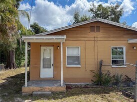 9801 N 11th St in Tampa, FL - Building Photo