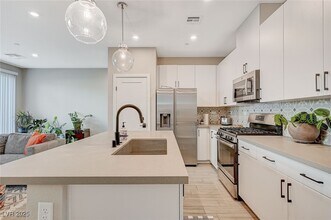 9276 Desert Pearl Ave in Las Vegas, NV - Building Photo - Building Photo