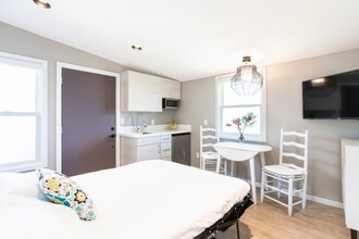 930 Pueo St, Unit Furnished Studio Retreat in Honolulu, HI - Building Photo - Building Photo