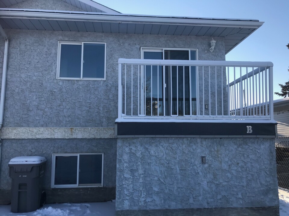 9407 103 Ave in Grande Prairie, AB - Building Photo