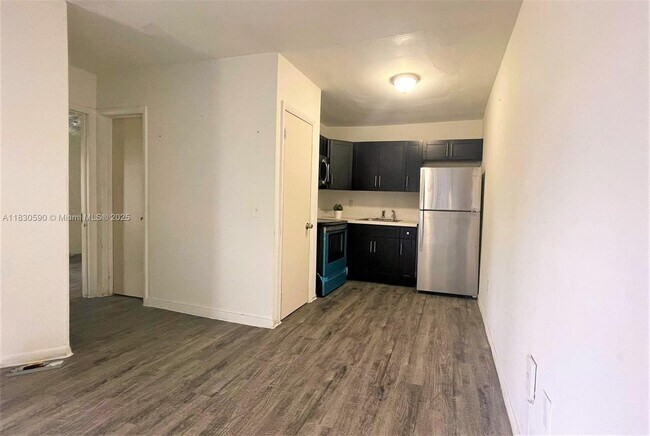 1177 NW 8th Street Rd in Miami, FL - Building Photo - Building Photo