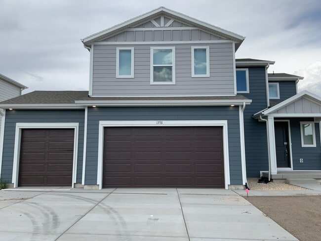 property at 1376 W Mahogany St