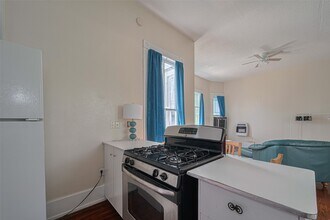 1724 Postoffice St-Unit -4 in Galveston, TX - Building Photo - Building Photo