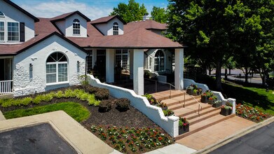 The Louis Overland Park in Overland Park, KS - Building Photo - Building Photo