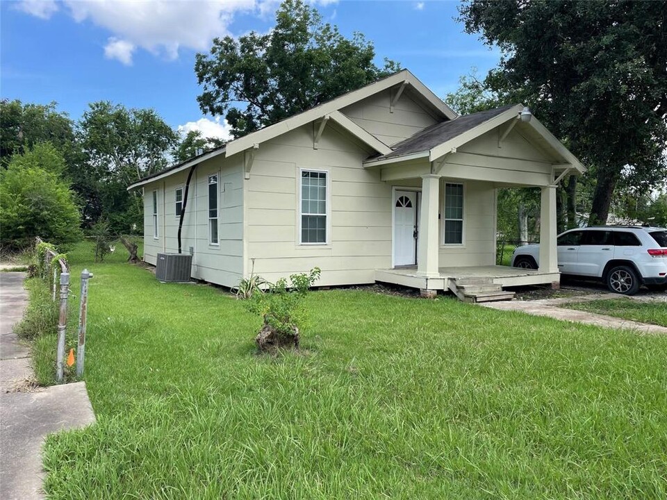 1926 Thomas Blvd in Port Arthur, TX - Building Photo