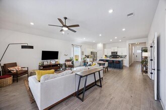 8112 Skytex St in Austin, TX - Building Photo - Building Photo