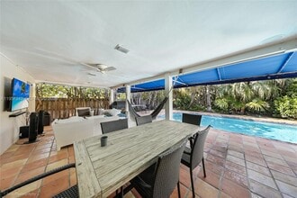 526 Satinwood Dr in Key Biscayne, FL - Building Photo - Building Photo