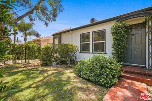 8036 Norton Ave in West Hollywood, CA - Building Photo