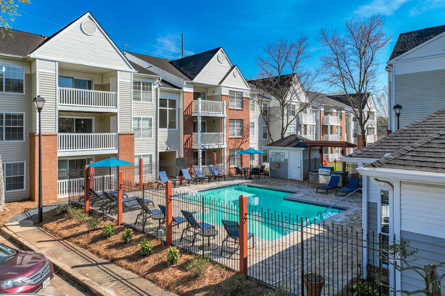 Avery Glen in Decatur, GA - Foto de edificio - Building Photo