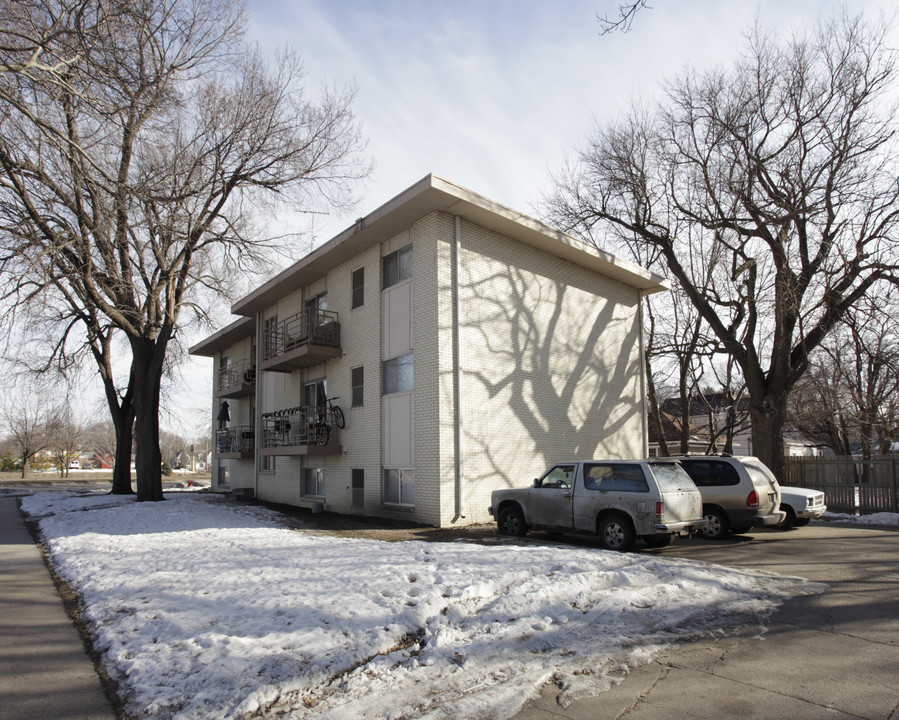 1001 S 26th St in Lincoln, NE - Foto de edificio