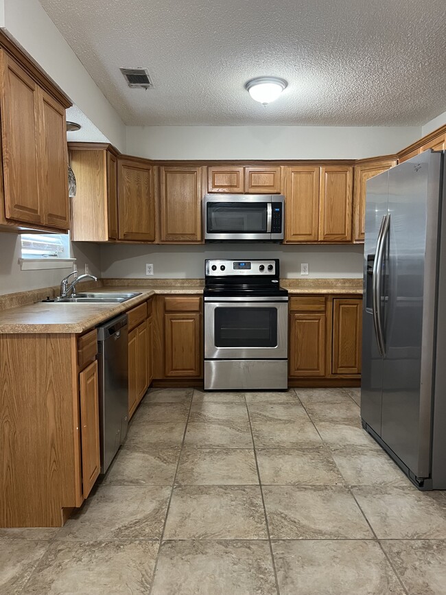 491 Elm St in Hinesville, GA - Building Photo - Building Photo