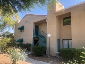 2140 Pinetop Ln in Las Vegas, NV - Building Photo