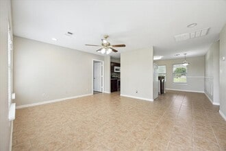1984 Lauren Ln in Sealy, TX - Building Photo - Building Photo
