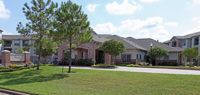 Cornerstone Village Apartments in Houston, TX - Foto de edificio - Building Photo