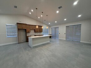 755 Falling Water Rd in Weston, FL - Building Photo - Building Photo