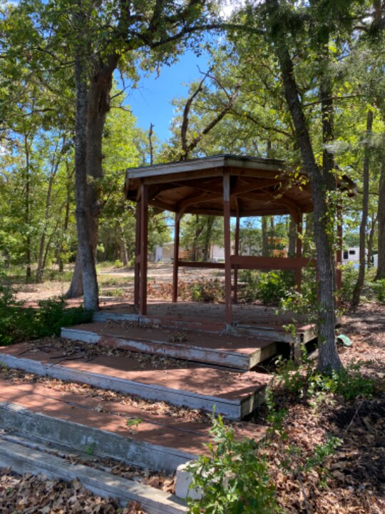 300 W Rabbit Cove Rd in Quinlan, TX - Foto de edificio