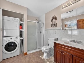 2 Thomas Jefferson Pl in Middletown, NY - Building Photo - Building Photo