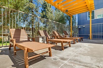 Legacy Apartments in Northridge, CA - Foto de edificio - Building Photo