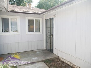 1522 Los Robles Blvd-Unit -1522 Los Robles Blvd #B in Sacramento, CA - Building Photo - Building Photo