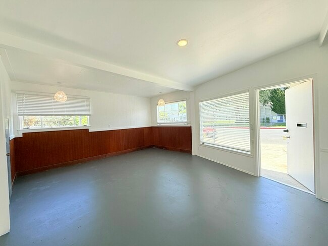 property at 619 W Cypress Ave