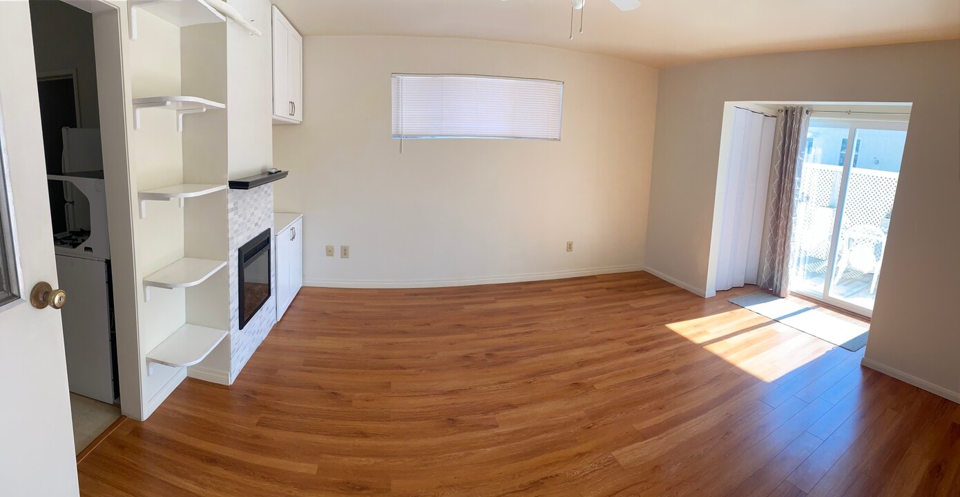 129 S Irena Ave, Unit A Bachelor in Redondo Beach, CA - Building Photo
