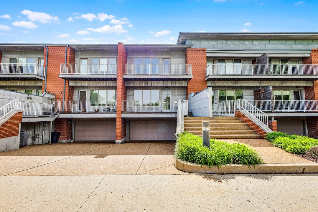 5310 Chouteaus Bluff Dr in St. Louis, MO - Foto de edificio