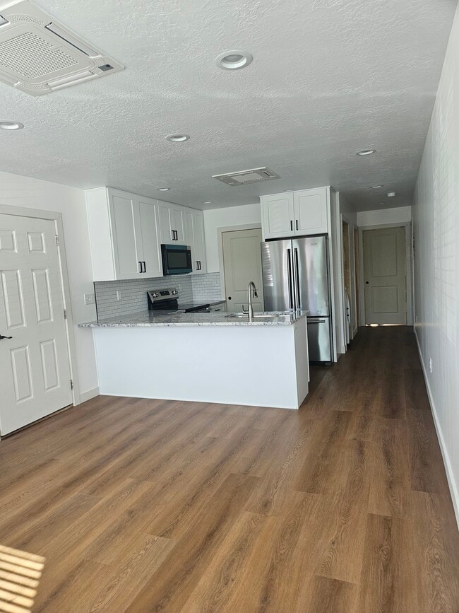 330 N 985 W, Unit 332 in Orem, UT - Foto de edificio - Building Photo