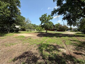 305-401 Chaparral Rd in Austin, TX - Building Photo - Building Photo