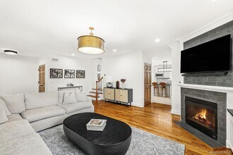 10 Nautilus Pl in New Rochelle, NY - Building Photo - Building Photo