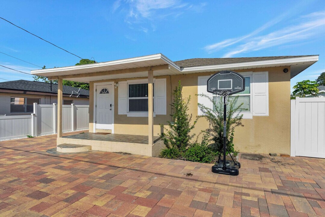 3317 W St Conrad St in Tampa, FL - Building Photo