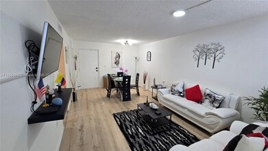 9400 W Flagler St in Miami, FL - Building Photo - Building Photo