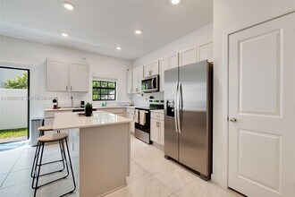 834 SW 11th Ter in Florida City, FL - Building Photo - Building Photo