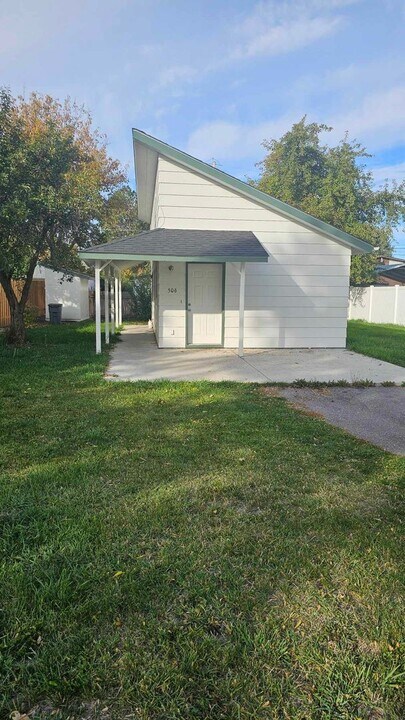 506 3rd St W in Polson, MT - Building Photo