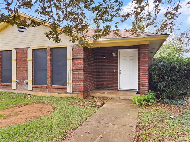 1106 Hollis St in Arlington, TX - Building Photo