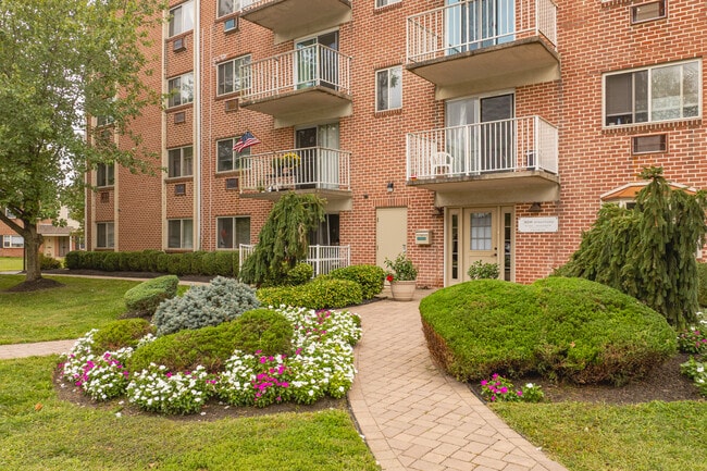 Stratford Apartments in Wilmington, DE - Foto de edificio - Building Photo