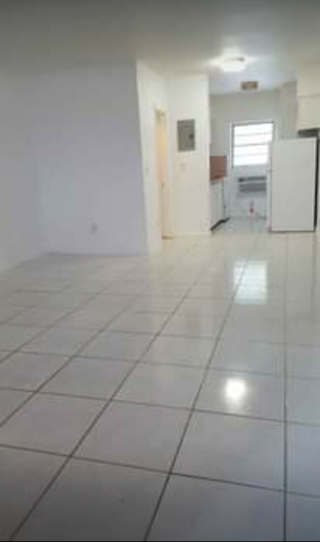 8531 Harding Ave, Unit 4 in Miami Beach, FL - Building Photo - Building Photo