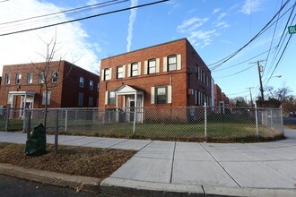 3201 Buena Vista Ter SE in Washington, DC - Building Photo - Building Photo