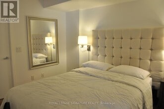 8 York St in Toronto, ON - Building Photo - Building Photo