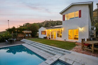 1024 Hamline Pl in Burbank, CA - Building Photo - Building Photo