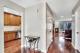 66 Hunt Trail in Lake Barrington, IL - Building Photo - Building Photo