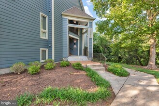 5006 Dorsey Hall Dr, Unit C1 in Ellicott City, MD - Building Photo - Building Photo