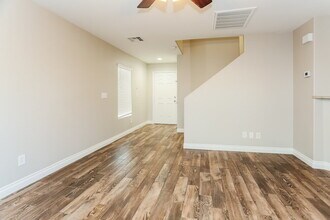 8433 Warthen Meadows St in Las Vegas, NV - Building Photo - Building Photo