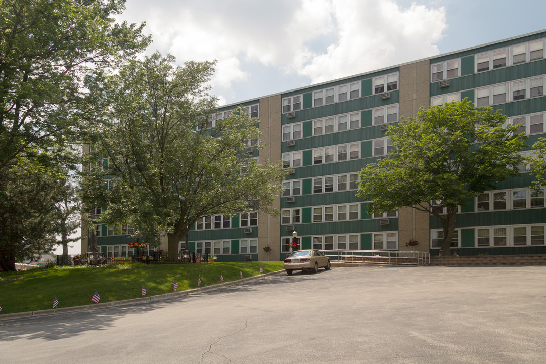 Sunrise Apartments in Milwaukee, WI - Foto de edificio