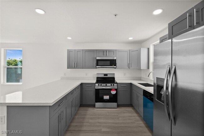 3815 Chiquita Blvd S in Cape Coral, FL - Building Photo - Building Photo
