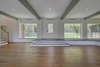 214 Centre Island Rd in Oyster Bay, NY - Building Photo - Building Photo