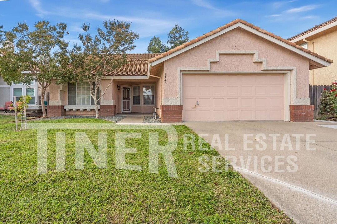 8948 Warmsprings St in Elk Grove, CA - Building Photo