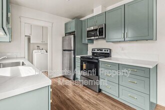 915 Civic Center Dr in Oceanside, CA - Building Photo - Building Photo