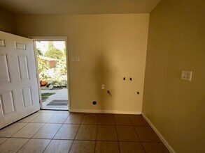6951 Garden Dr in San Bernardino, CA - Foto de edificio - Building Photo